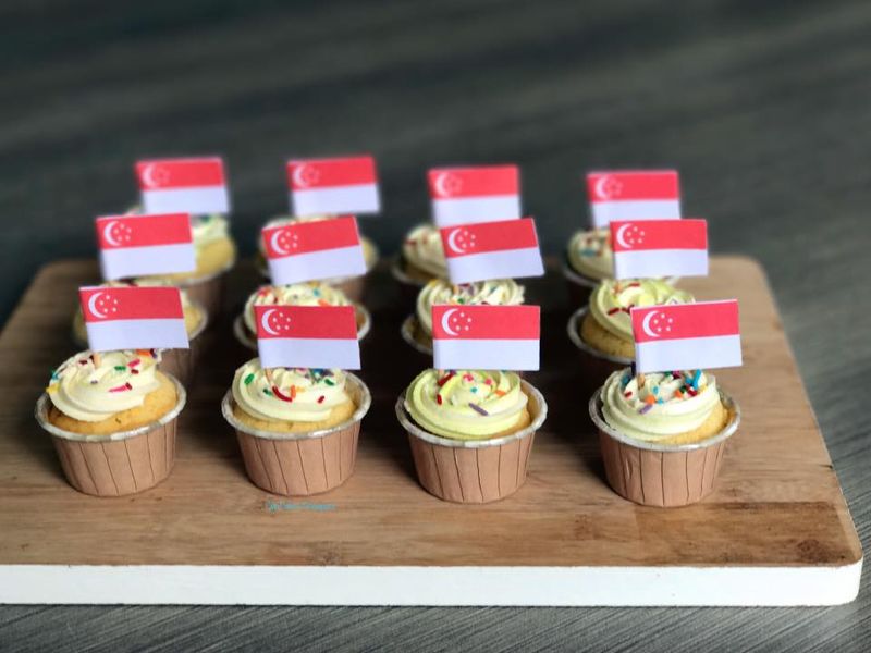 sg flag cupcake